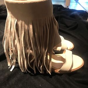 Super cute fringe sandal!!! Barely worn!